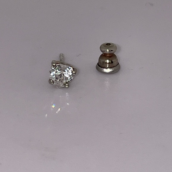 Single (1) Heart Cut CZ Diamond 1/2CT Solitaire Unisex Silver Stud Earring - Picture 15 of 15